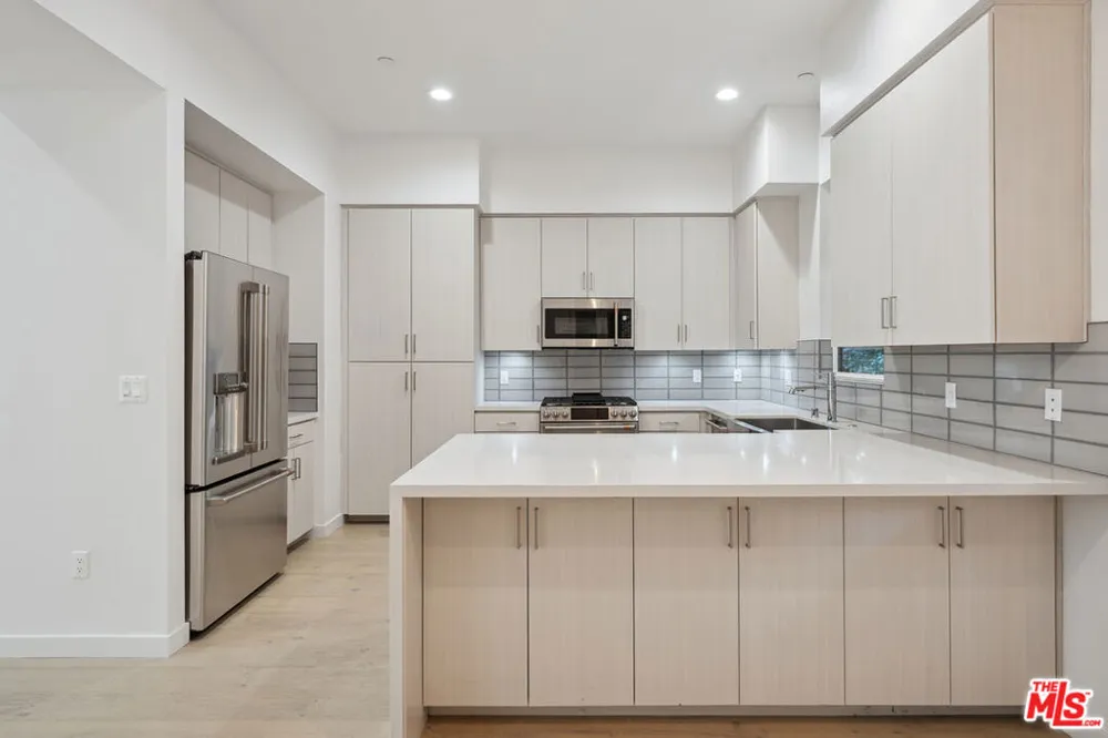 1746 Garfield Place #102 Los Angeles, CA 90028