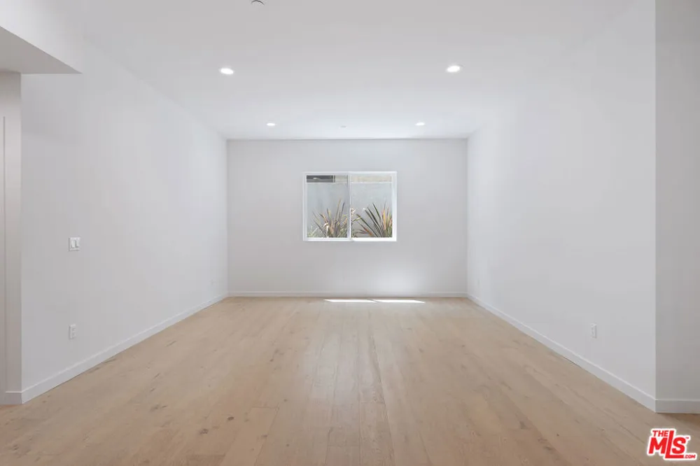 1746 Garfield Place #102 Los Angeles, CA 90028