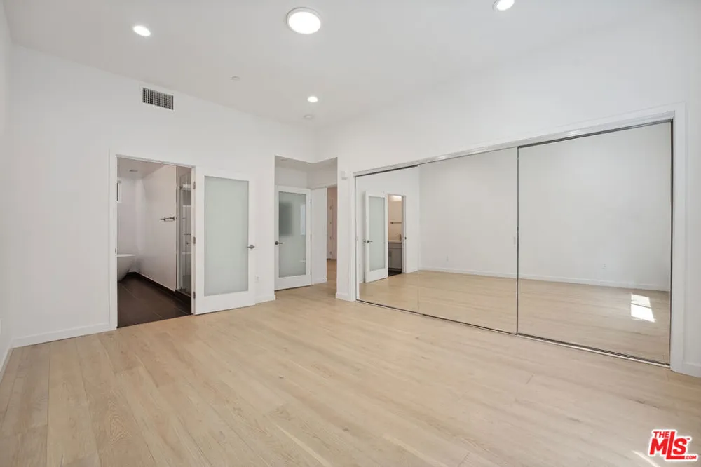 1746 Garfield Place #102 Los Angeles, CA 90028