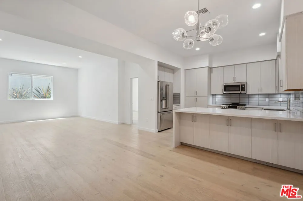 1746 Garfield Place #102 Los Angeles, CA 90028