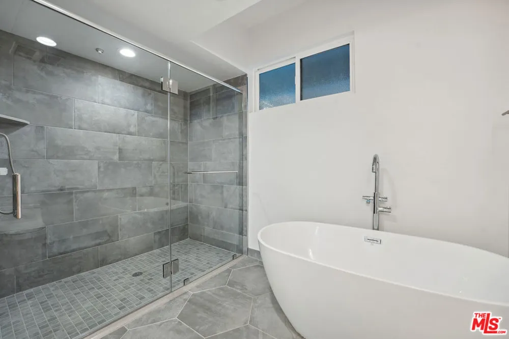1746 Garfield Place #102 Los Angeles, CA 90028