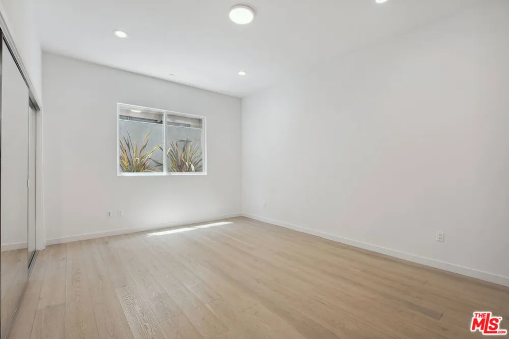1746 Garfield Place #102 Los Angeles, CA 90028