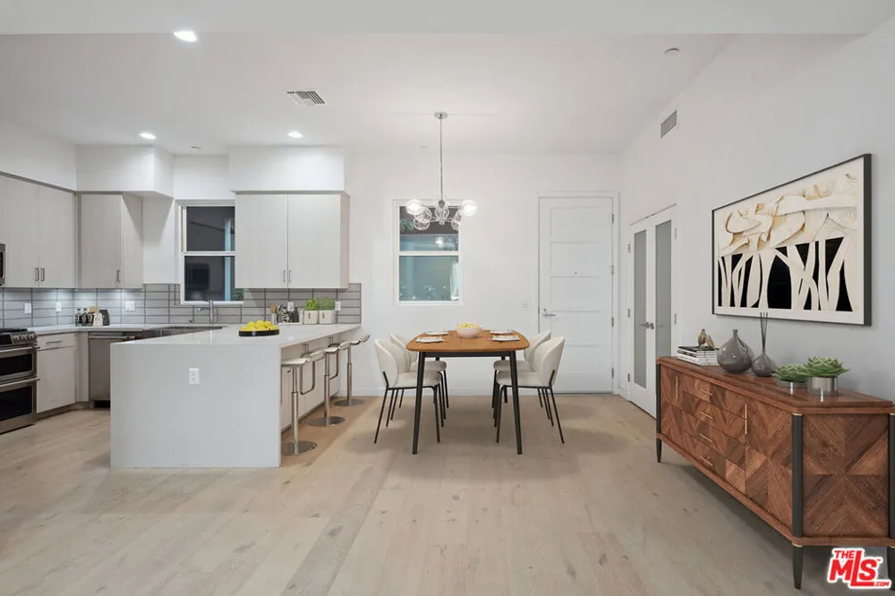1746 Garfield Place #102 Los Angeles, CA 90028