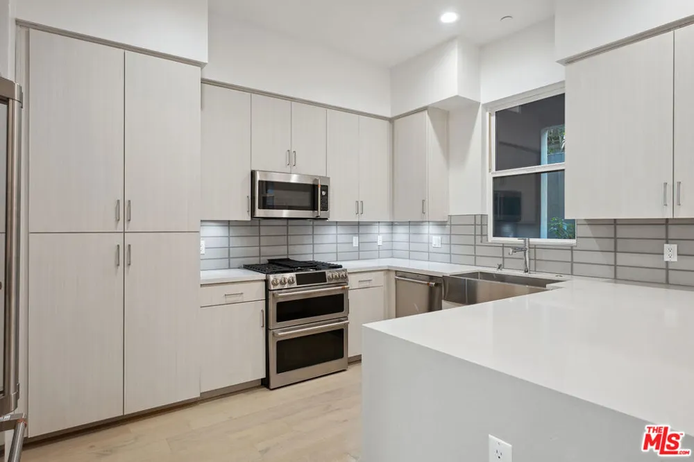 1746 Garfield Place #102 Los Angeles, CA 90028