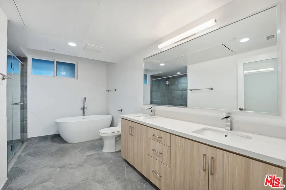 1746 Garfield Place #102 Los Angeles, CA 90028