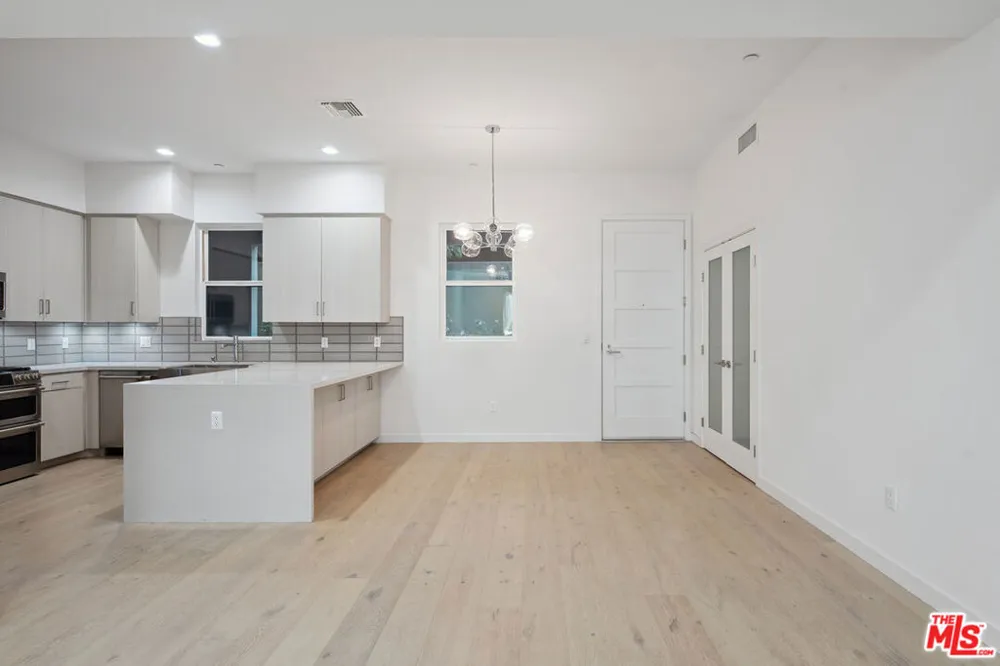 1746 Garfield Place #102 Los Angeles, CA 90028