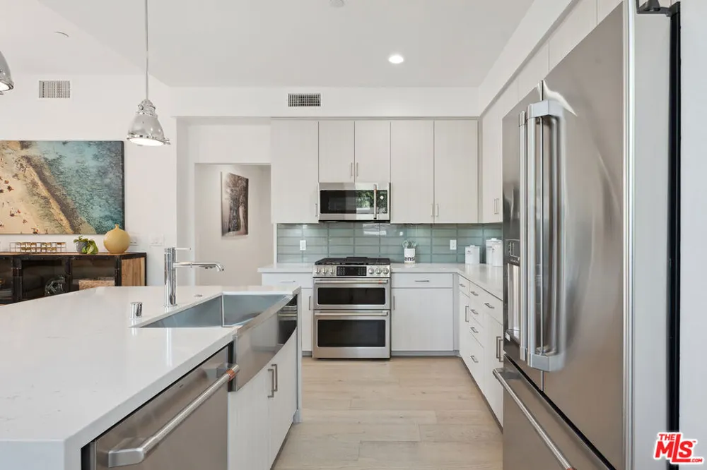 1746 Garfield Place #203 Los Angeles, CA 90028