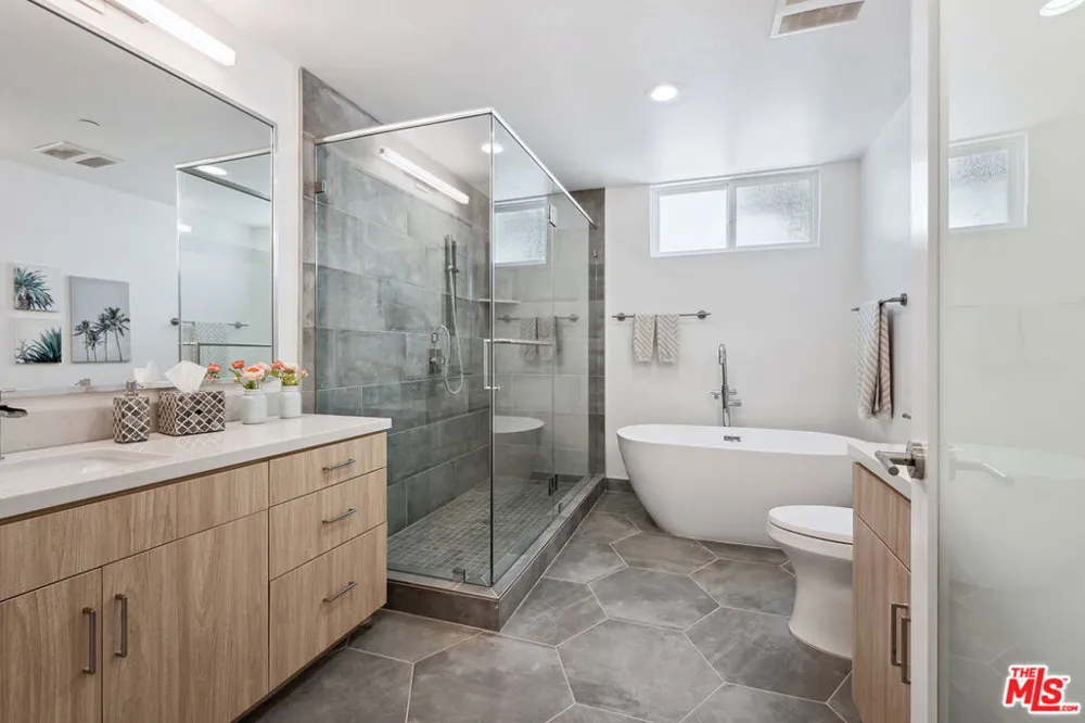 1746 Garfield Place #203 Los Angeles, CA 90028