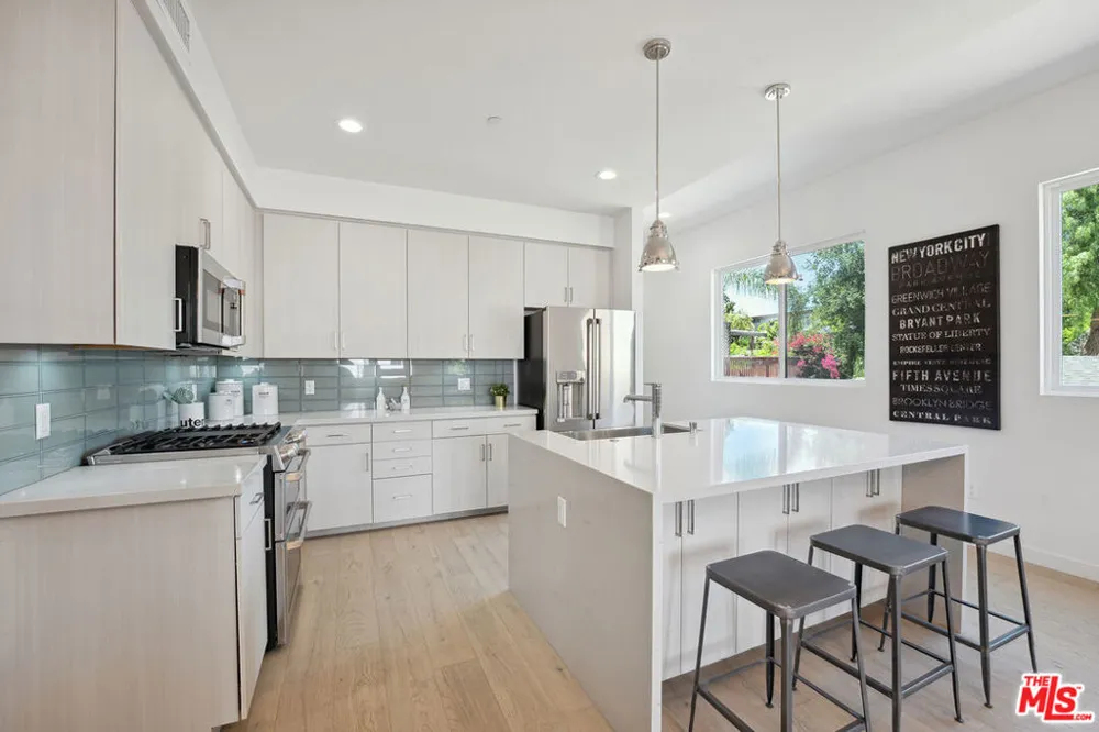 1746 Garfield Place #203 Los Angeles, CA 90028