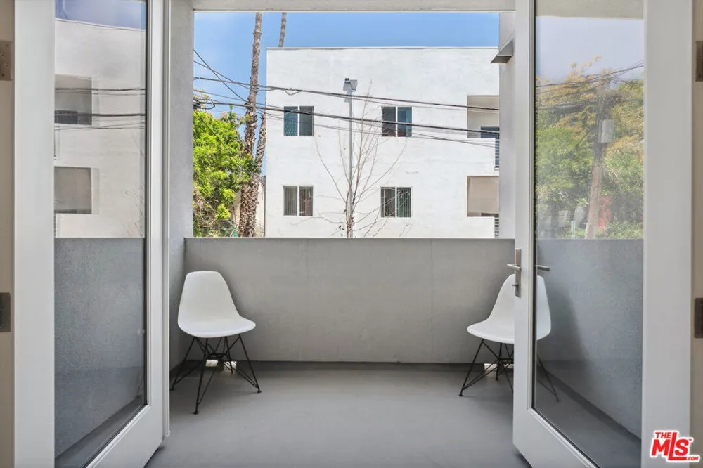 1746 Garfield Place #203 Los Angeles, CA 90028