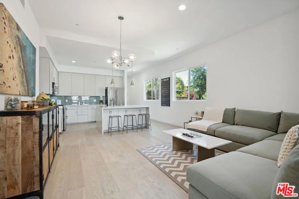 1746 Garfield Place #203 Los Angeles, CA 90028