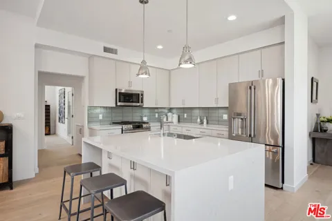 1746 Garfield Place #203