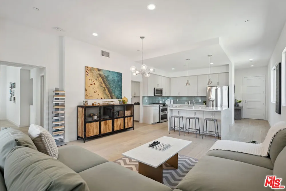 1746 Garfield Place #203 Los Angeles, CA 90028
