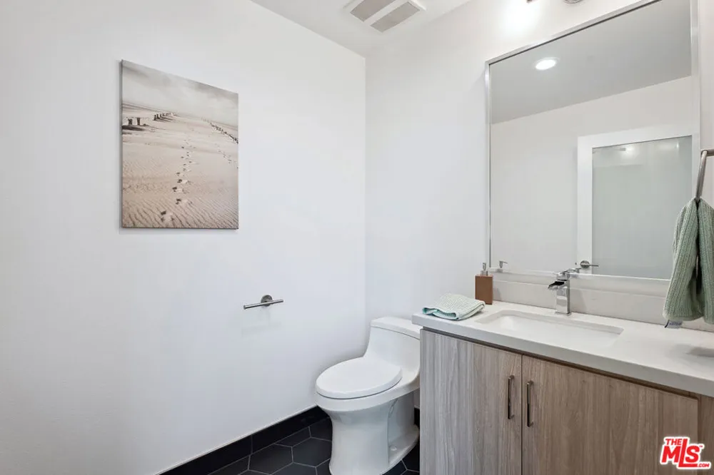 1746 Garfield Place #203 Los Angeles, CA 90028