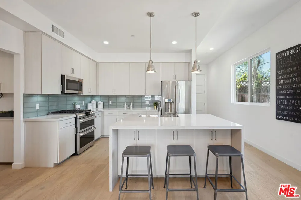 1746 Garfield Place #203 Los Angeles, CA 90028