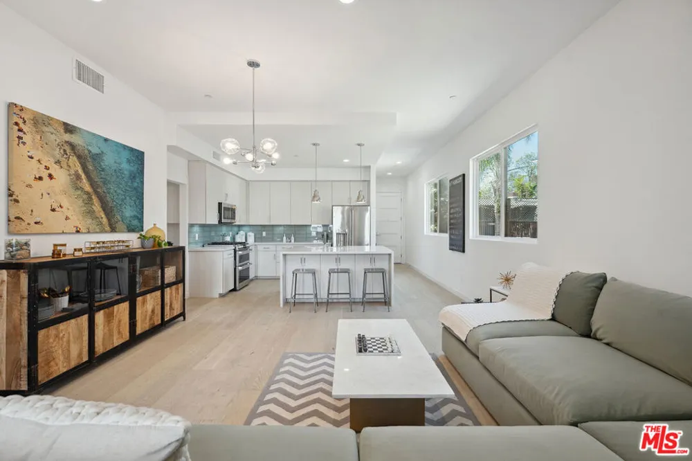 1746 Garfield Place #203 Los Angeles, CA 90028