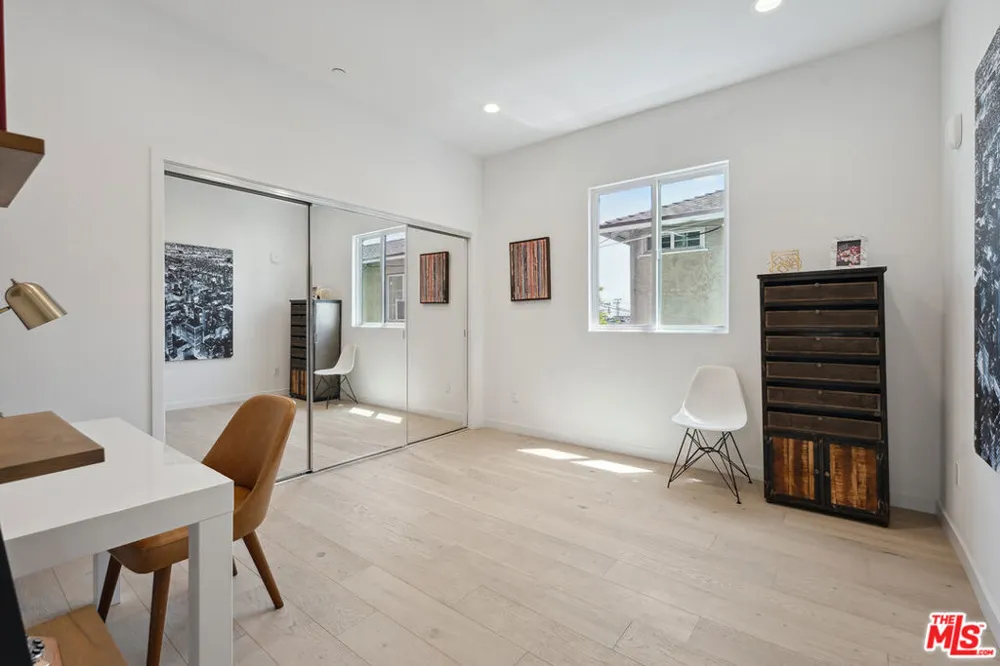 1746 Garfield Place #203 Los Angeles, CA 90028