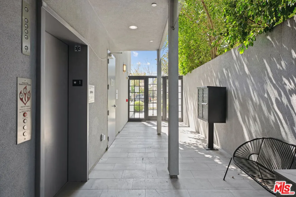 1746 Garfield Place #203 Los Angeles, CA 90028