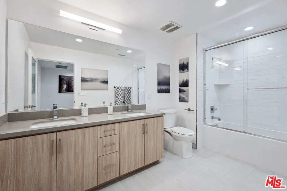 1746 Garfield Place #203 Los Angeles, CA 90028