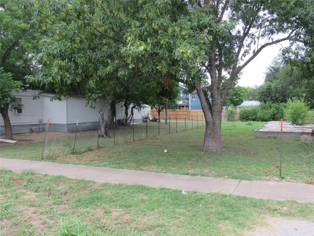 210 E Carrie Manor Road Manor, TX 78653