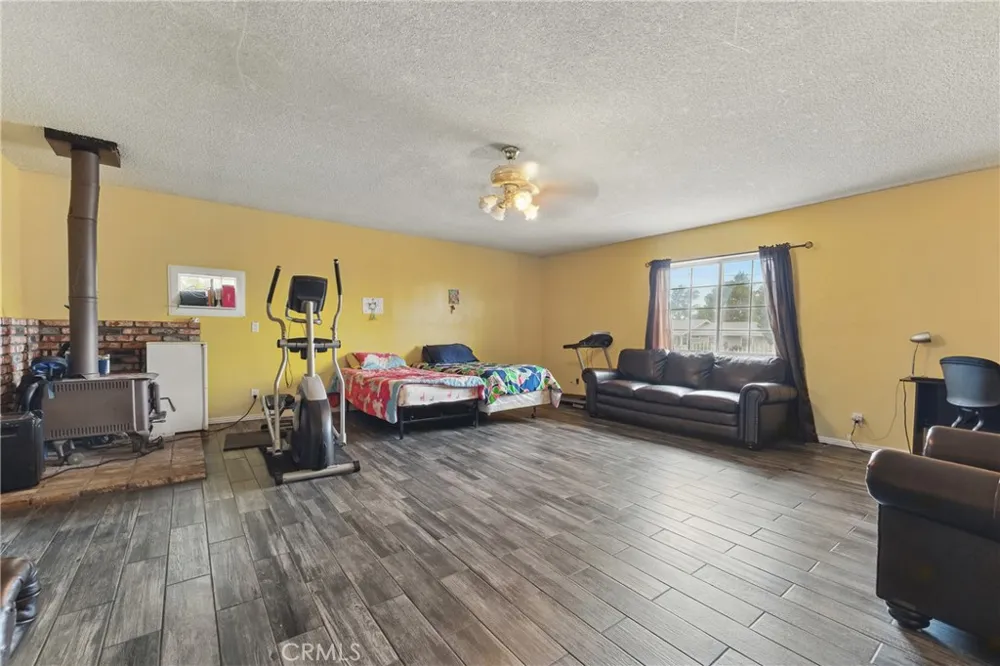 8806 E Avenue T14 Littlerock, CA 93543