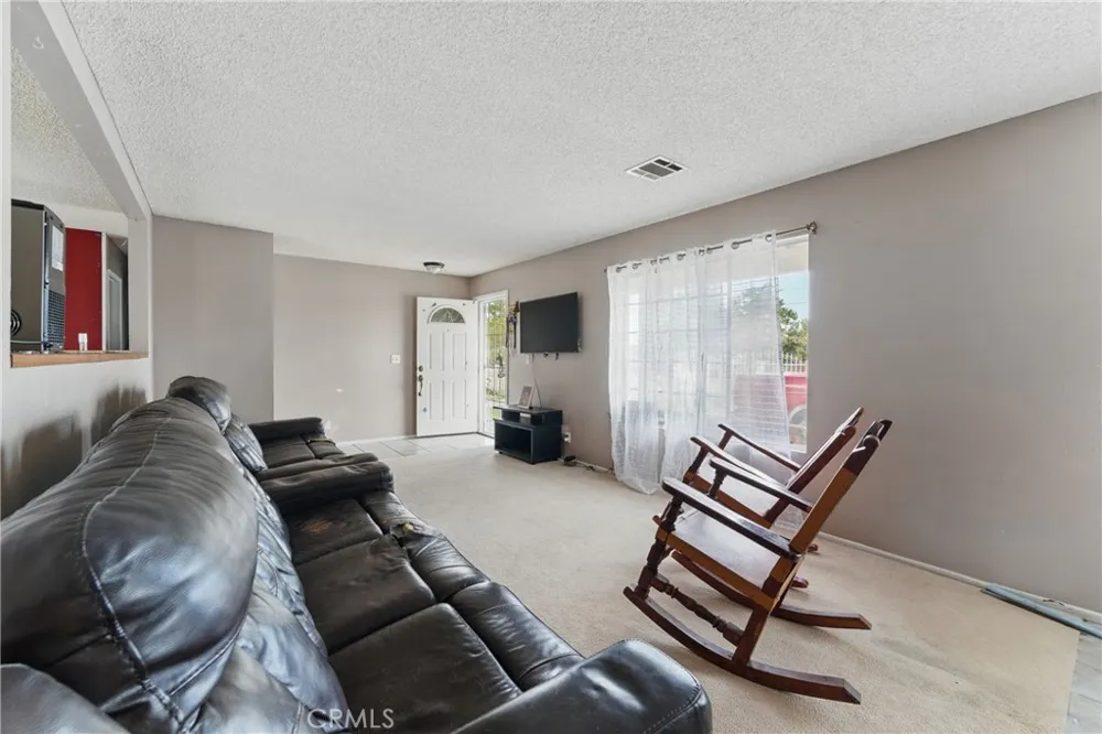 8806 E Avenue T14 Littlerock, CA 93543