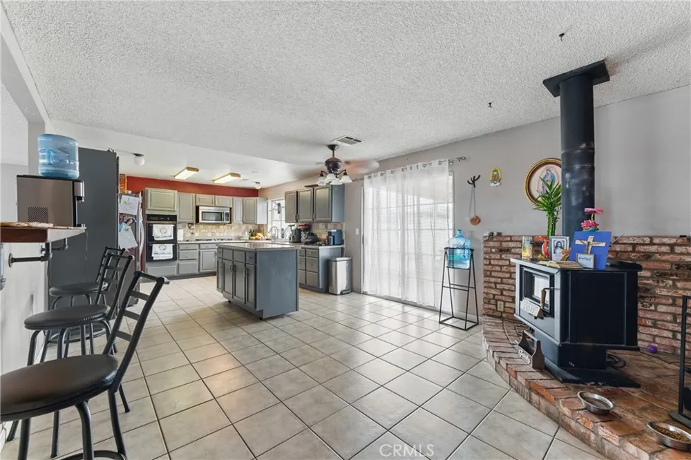 8806 E Avenue T14 Littlerock, CA 93543