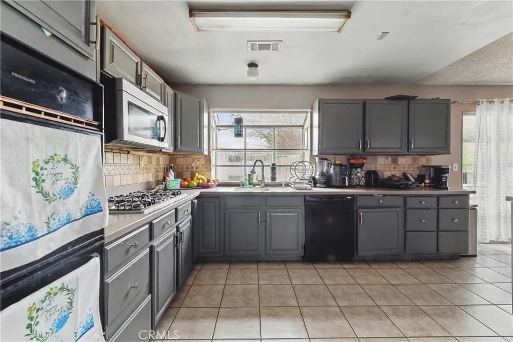 8806 E Avenue T14 Littlerock, CA 93543