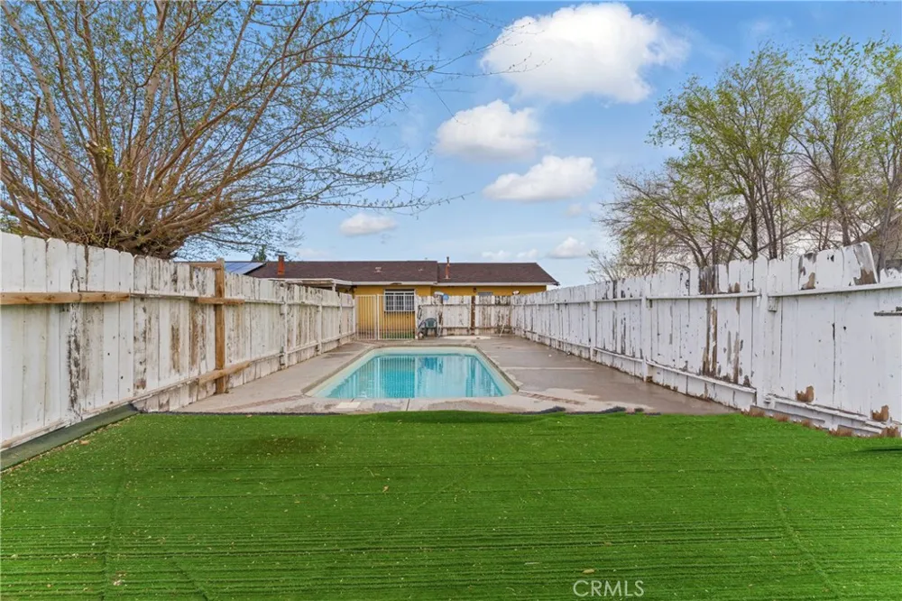 8806 E Avenue T14 Littlerock, CA 93543