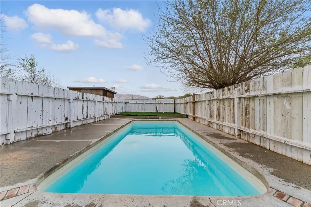 8806 E Avenue T14 Littlerock, CA 93543