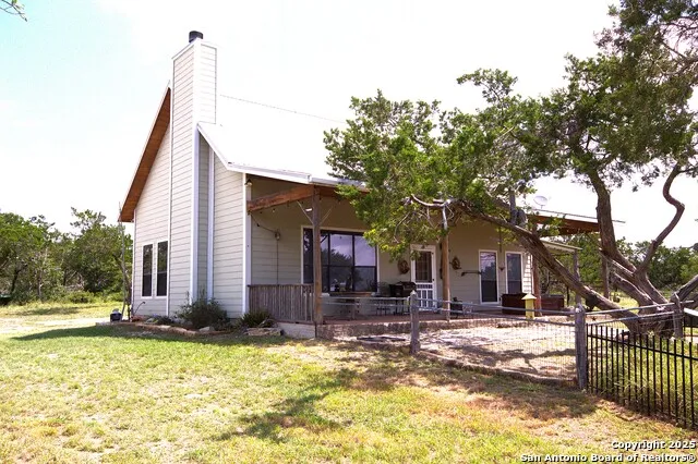 510 Dead End Rd. Mountain Home, TX 78058
