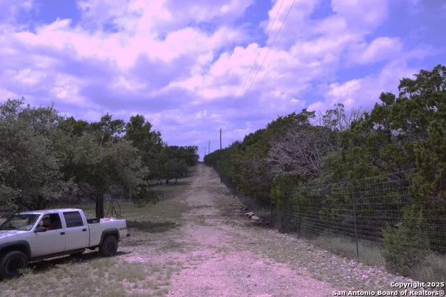 510 Dead End Rd. Mountain Home, TX 78058