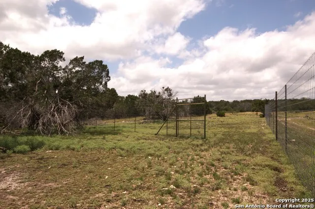 510 Dead End Rd. Mountain Home, TX 78058