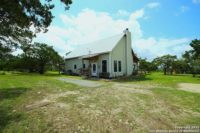 510 Dead End Rd. Mountain Home, TX 78058