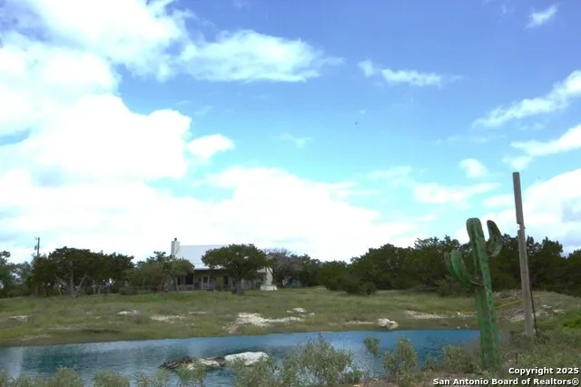 510 Dead End Rd. Mountain Home, TX 78058