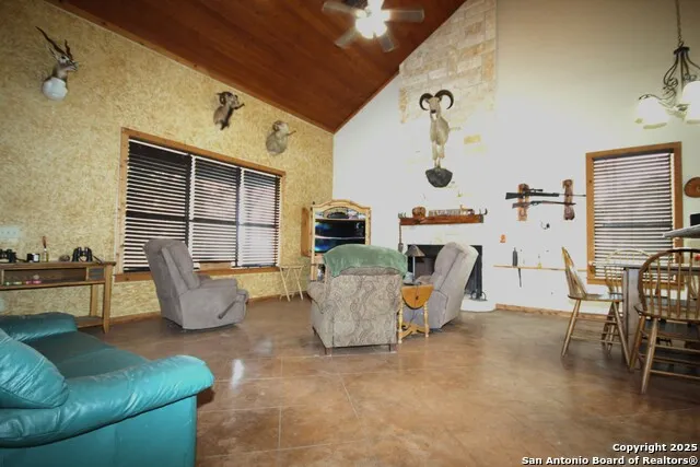510 Dead End Rd. Mountain Home, TX 78058