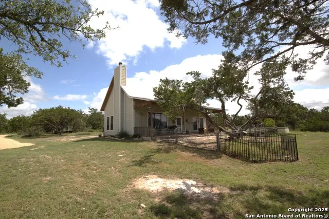 510 Dead End Rd. Mountain Home, TX 78058