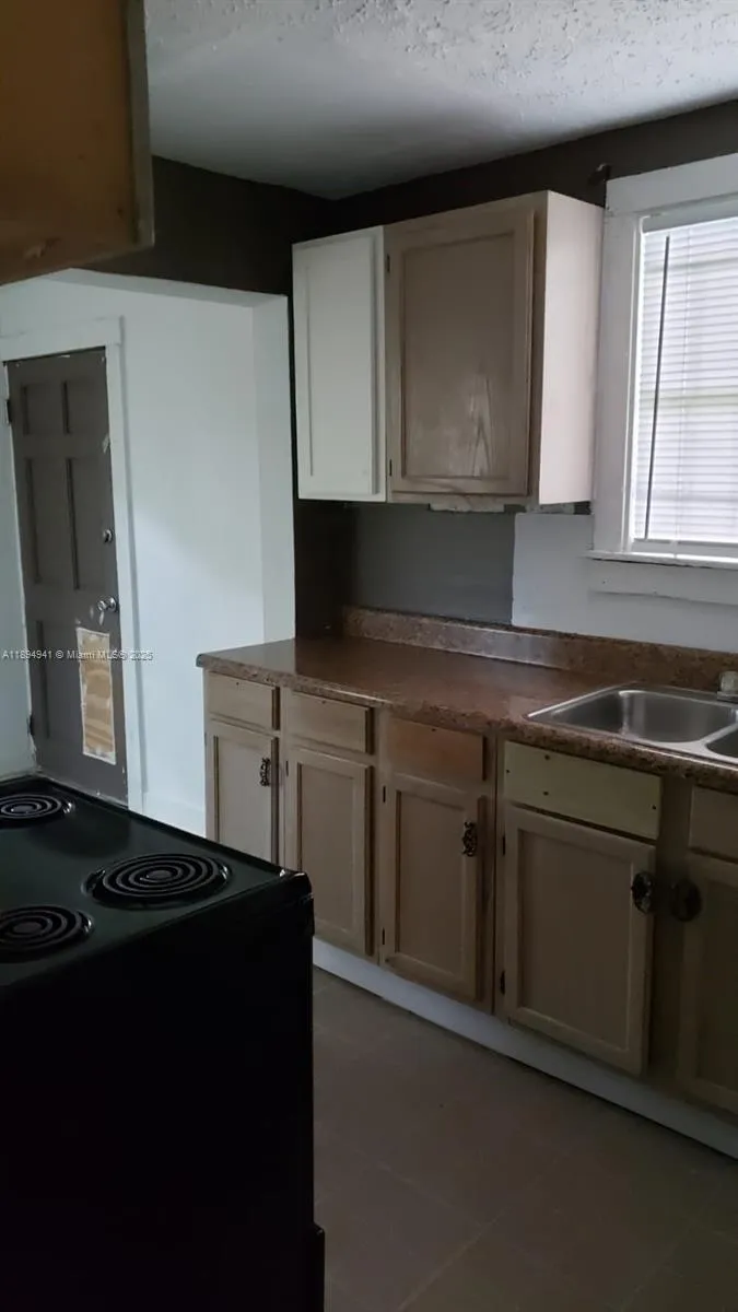 1517 Logan #0 Jacksonville, FL 32209
