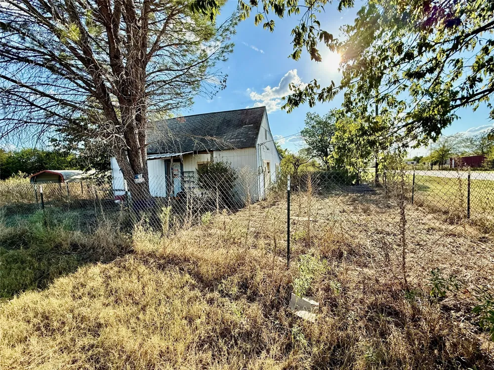 211 Cherry Street Millsap, TX 76066