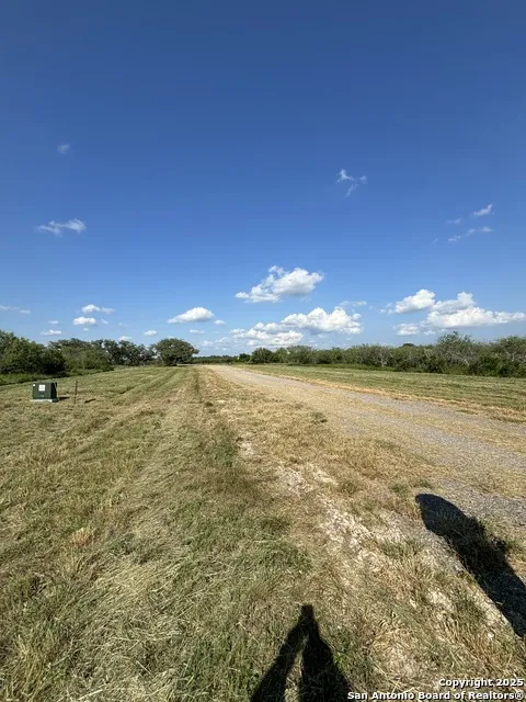 2337 Paisano Trl Beeville, TX 78102