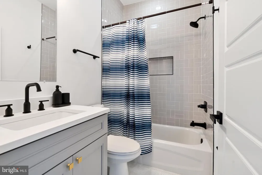 1735 S 23RD STREET Philadelphia, PA 19145
