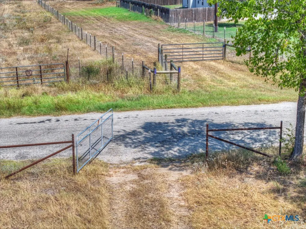 445 Single Oak Road Seguin, TX 78155
