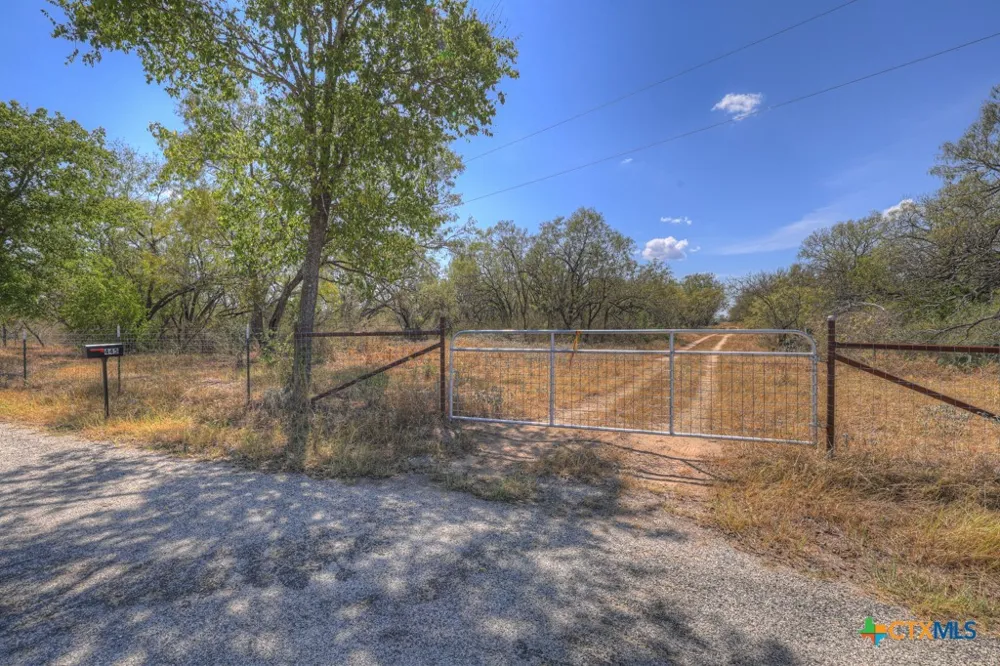 445 Single Oak Road Seguin, TX 78155