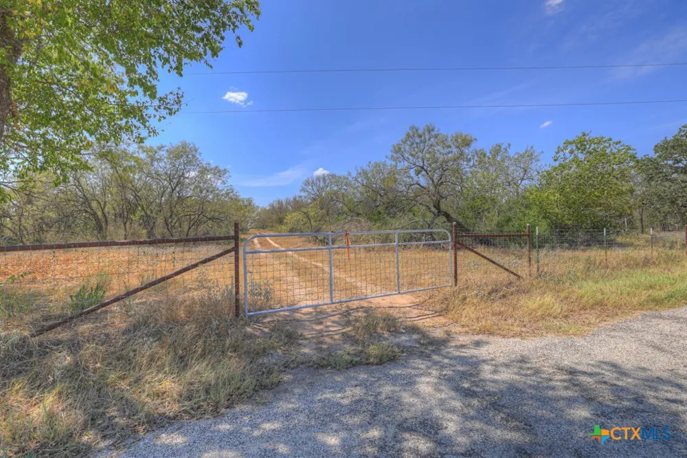 445 Single Oak Road Seguin, TX 78155