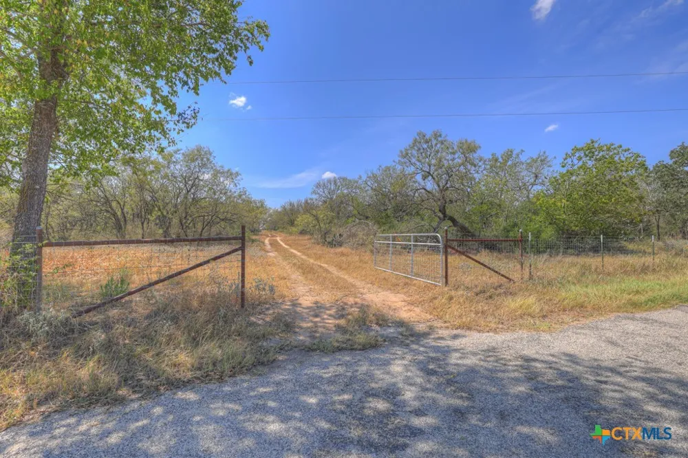 445 Single Oak Road Seguin, TX 78155