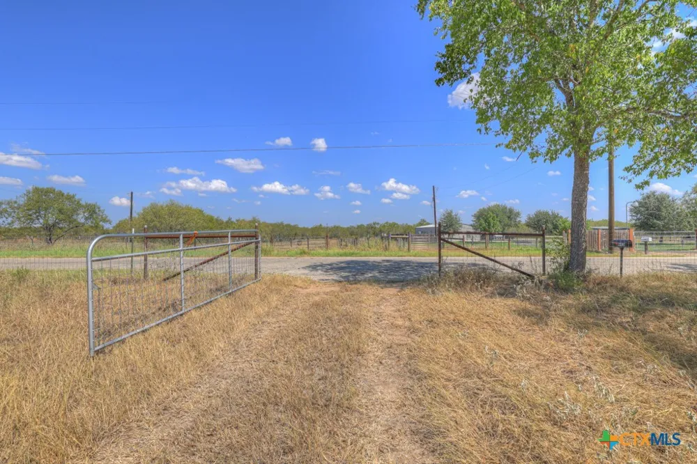 445 Single Oak Road Seguin, TX 78155