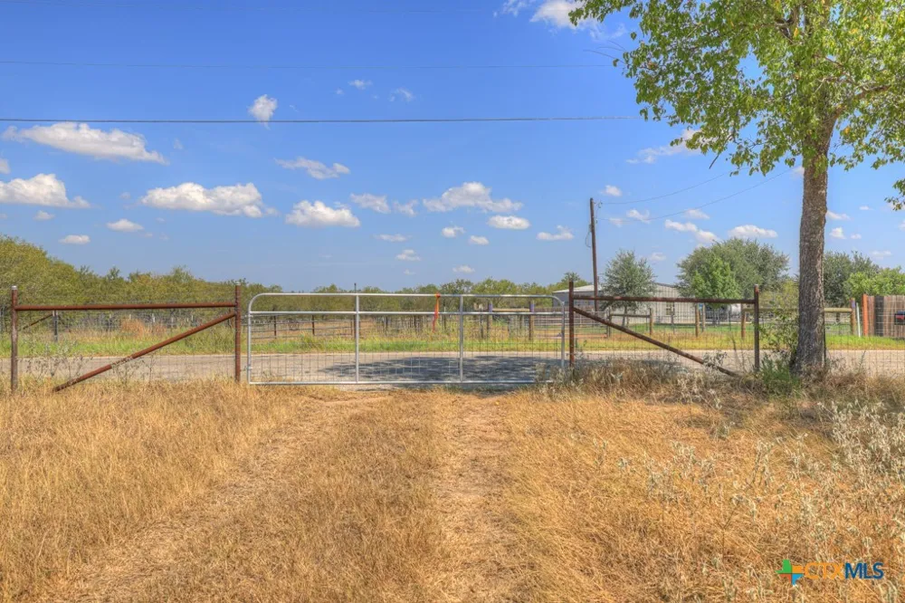 445 Single Oak Road Seguin, TX 78155