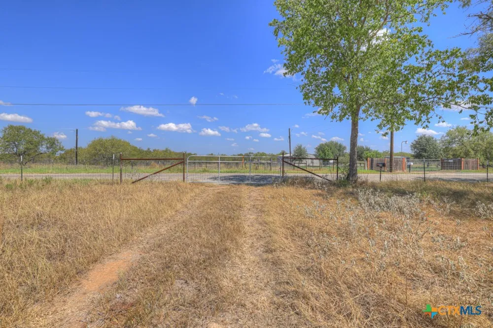 445 Single Oak Road Seguin, TX 78155