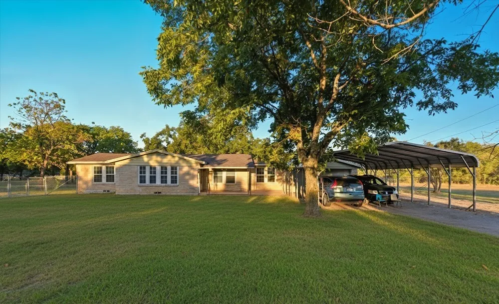 4609 Pioneer Road Balch Springs, TX 75180