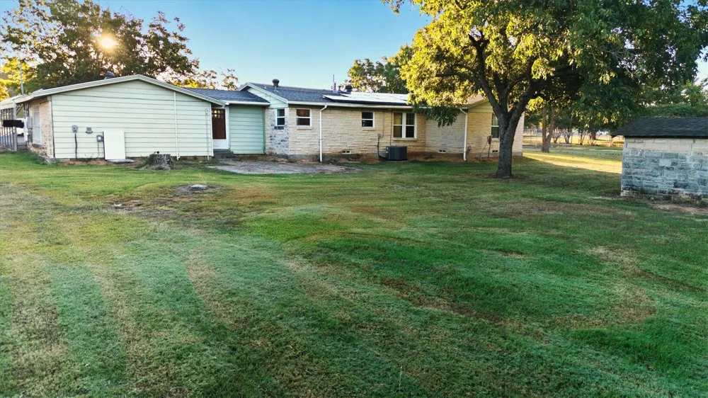 4609 Pioneer Road Balch Springs, TX 75180